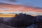 Blick auf Burg Lauenstein mit Morgenrot