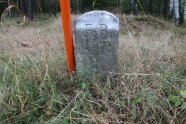 renovierter Grenzstein mit FB und KB Inschrift